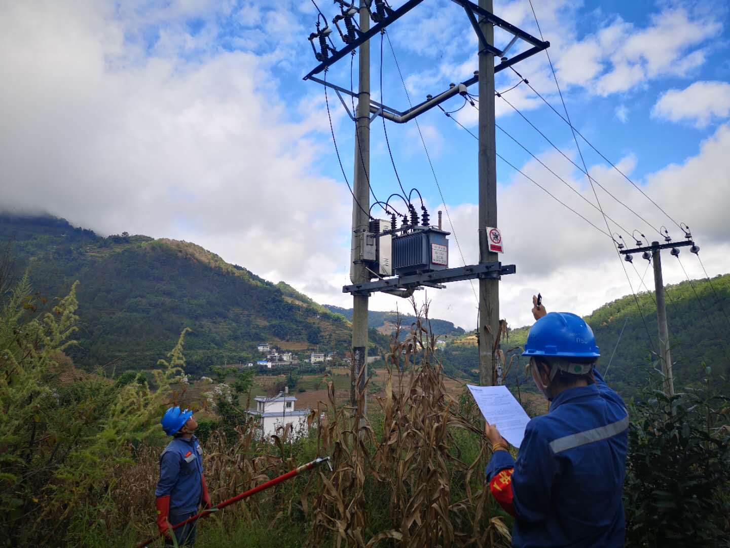 臨滄云縣供電局開展線路維護改造，全面提升供電可靠性