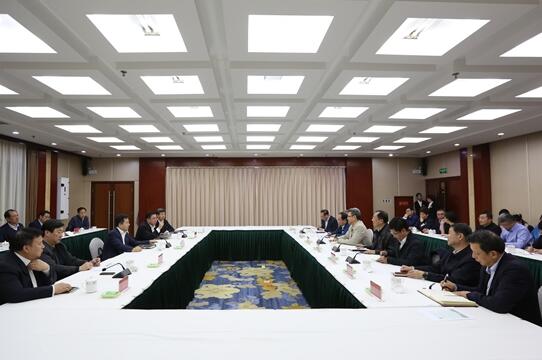 錢智民與保定市委書記黨曉龍、市長郭建英進行座談交流