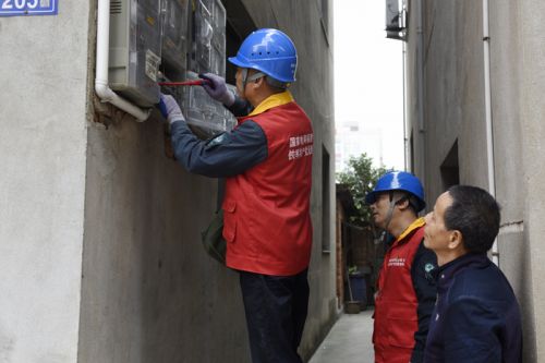 國網連江縣供電公司黨員身份亮出來 我的陣地我盡責