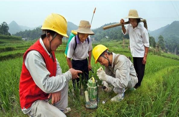 國網(wǎng)湘潭供電公司：進(jìn)村入戶解民憂 精準(zhǔn)扶貧暖人心　　