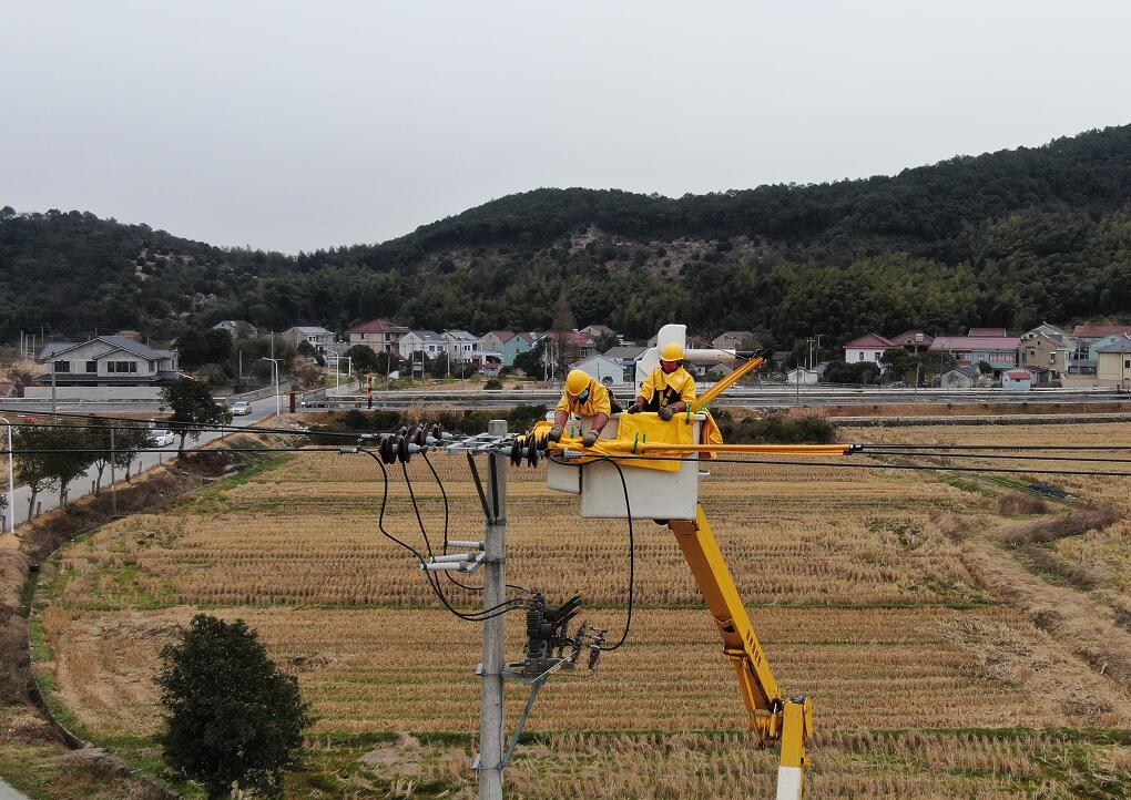 國(guó)網(wǎng)余姚市供電公司：寒潮中配網(wǎng)改造，發(fā)電車保障居民溫暖度冬