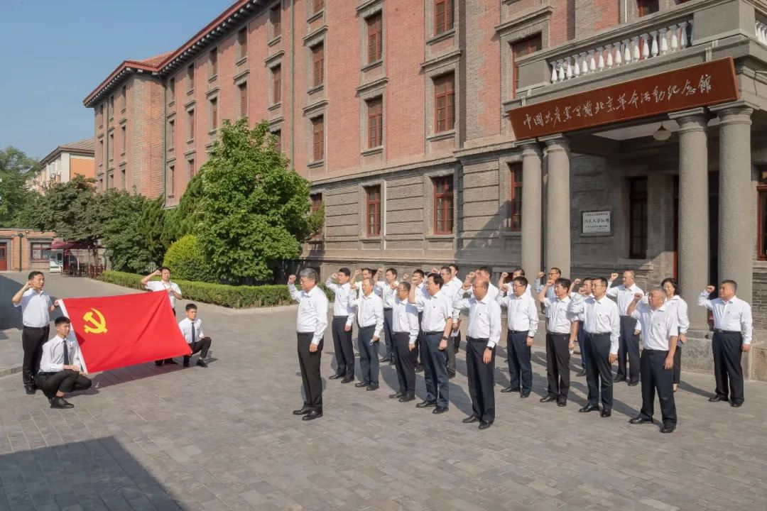 國家能源集團(tuán)黨組成員集體參觀學(xué)習(xí) “光輝偉業(yè)、紅色序章”主題展覽