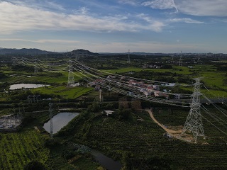 這項(xiàng)工程投產(chǎn)送電，將提高湖北省西電東送通道送電能力