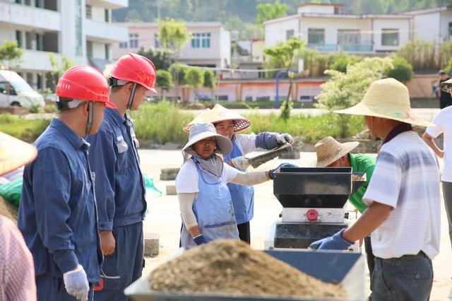 貴州貞豐機械化育秧抓農(nóng)時 電力“三保”助春耕