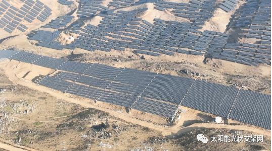 安泰科柔性太陽能光伏支架助力全國海拔最高、坡度最大光伏項目