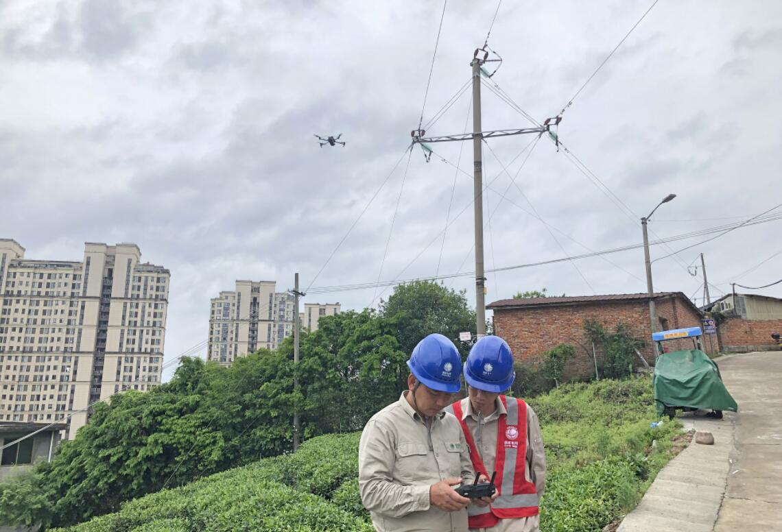 國網福鼎市供電公司開展雨后無人機特巡 精準“把脈”電網安全