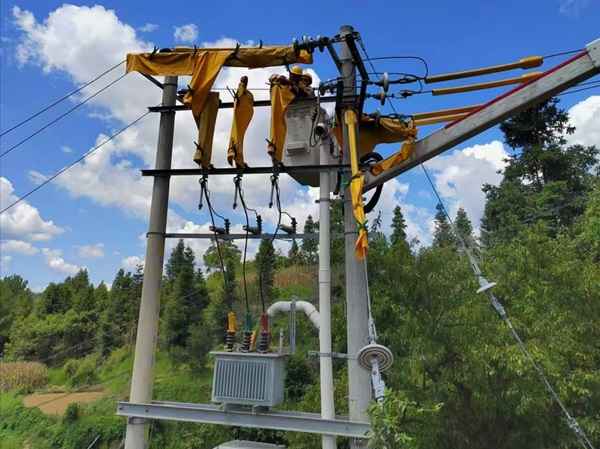 貴州石阡供電局大力推進低電壓、重過載專項治理，提升電力供應(yīng)穩(wěn)定性