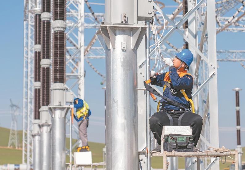 蒙東錫盟江蘇能源烏拉蓋電廠、華電白音華金山電廠500千伏送出工程全線貫通