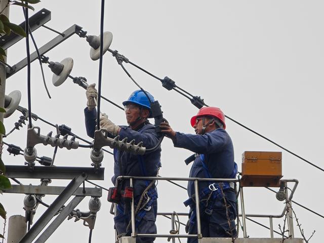 普定供電局“標本兼治”促全縣供電可靠性大幅提升