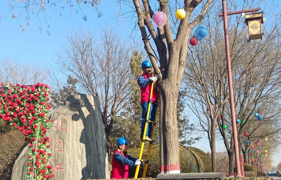 國網原平市供電公司全力保障景區(qū)大型燈展用電