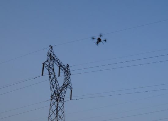 實(shí)現(xiàn)電力智能巡檢、帶電水沖洗、架空輸電線路無人機(jī)巡檢